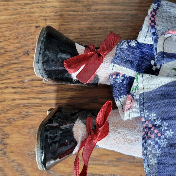 Vintage porcelain doll - Picture 4 of 4